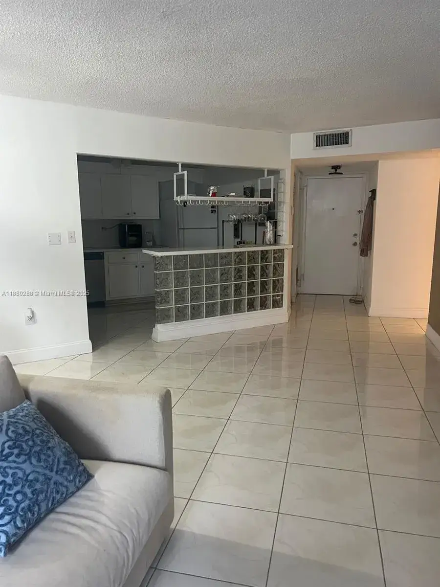 1 bedroom Residential Lease for rent at 2750 NE 183rd St # 1612, Aventura FL 33160