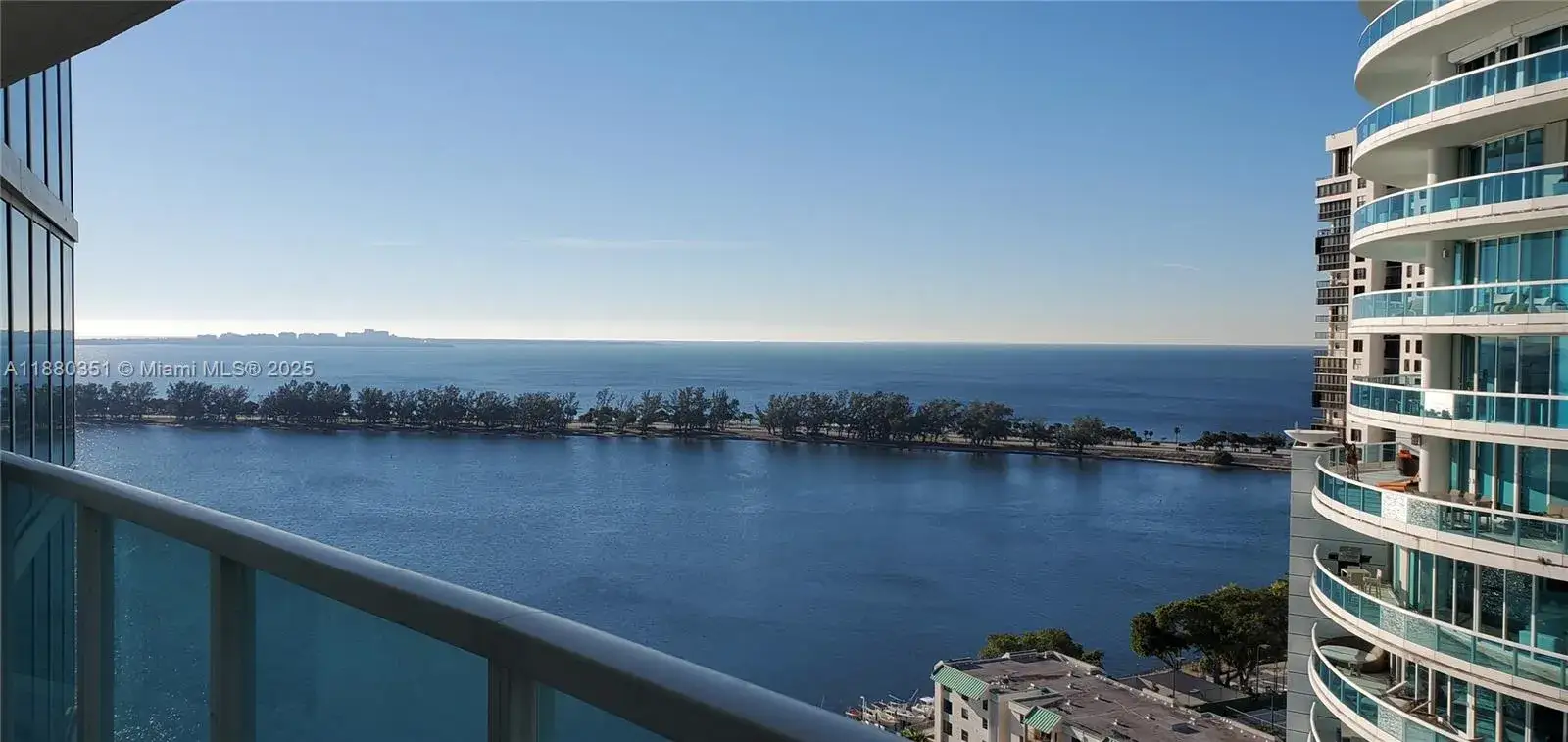 1 bedroom 1 bath Residential for sale at 2101 Brickell Ave # 1808, Miami FL 33129