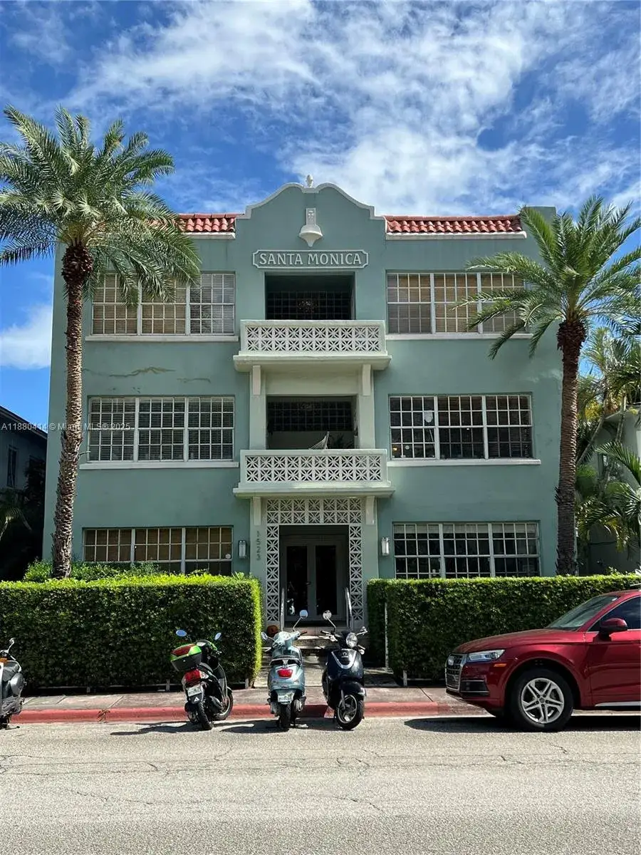 1 bedroom 1 bath Residential for sale at 1523 West Ave # 101, Miami Beach FL 33139