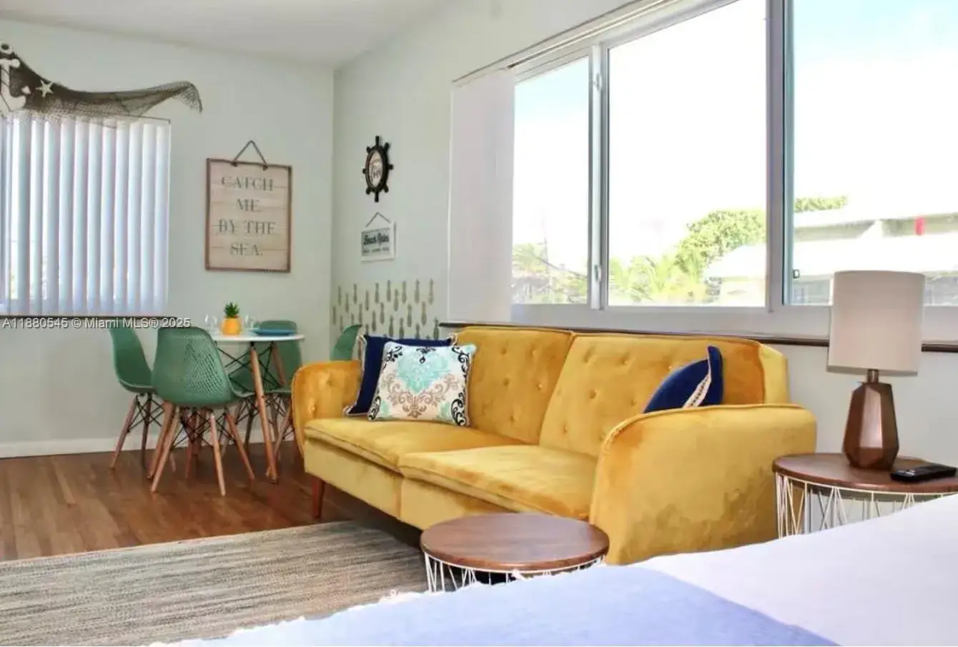 1 bedroom 1 bath Residential Lease for rent at 316 Walnut St # 2, Hollywood FL 33019