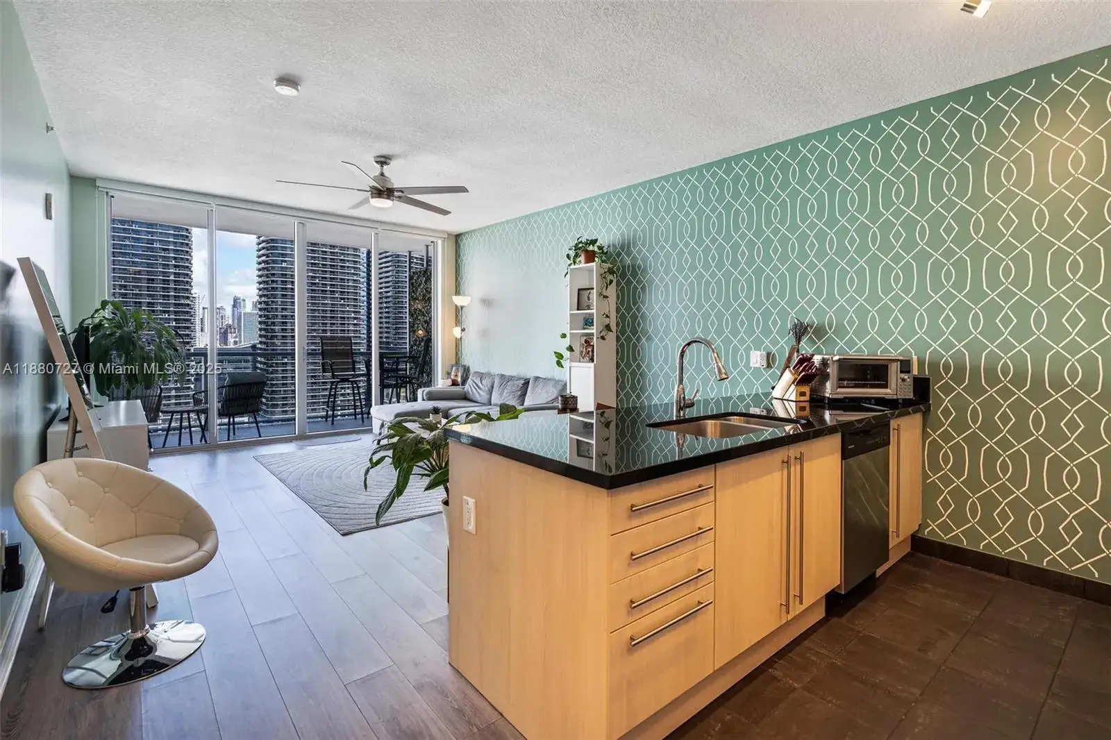 1 bedroom 1 bath Residential for sale at 1111 SW 1st Ave, Miami FL 33130