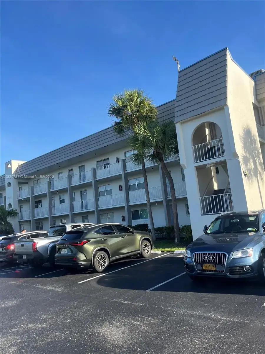 2 bedroom 2 bath Residential for sale at 8280 Sunrise Lakes Blvd # 301, Sunrise FL 33322