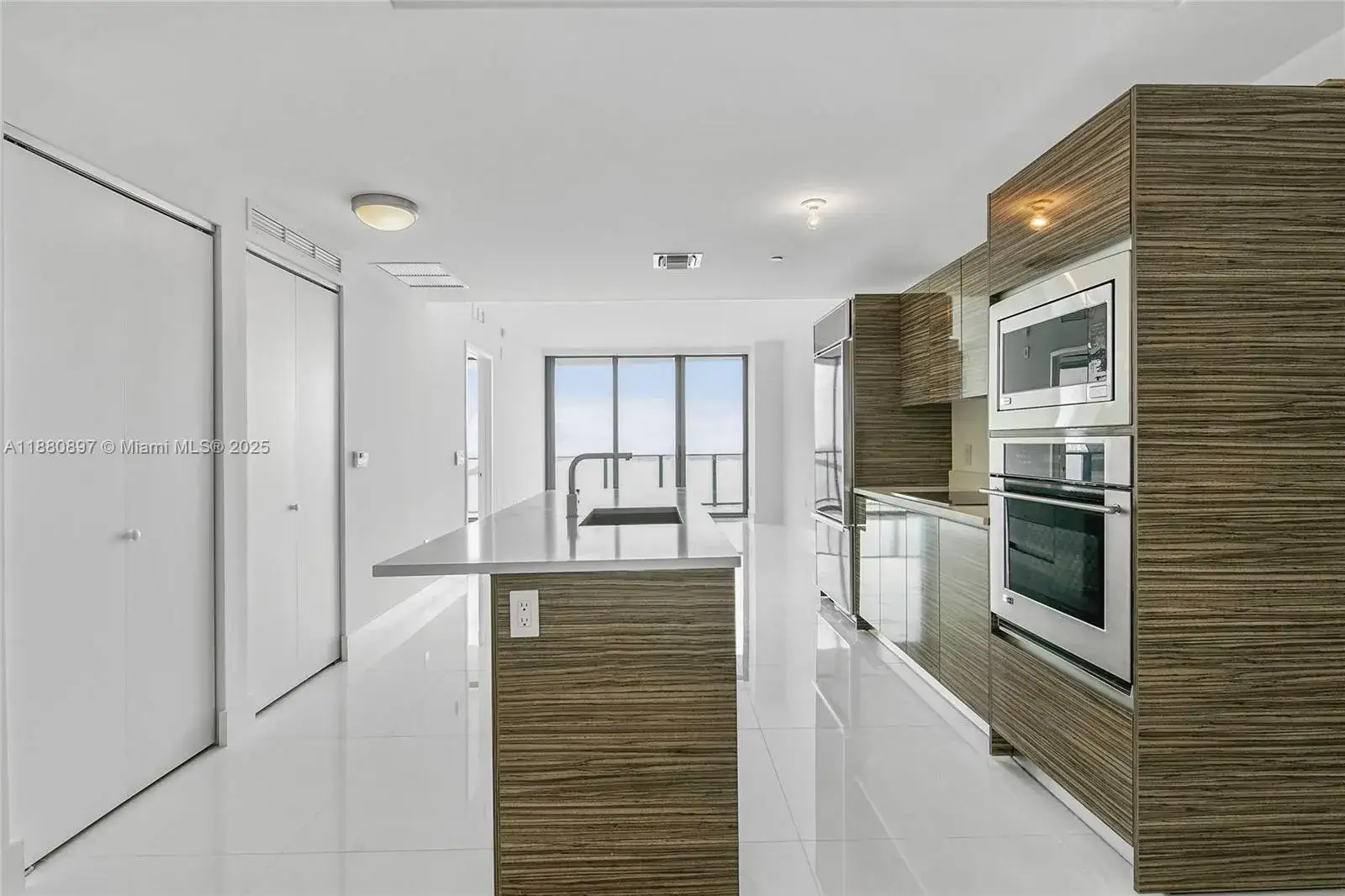 2 bedroom 2 bath Residential for sale at 460 NE 28th St # 3507, Miami FL 33137