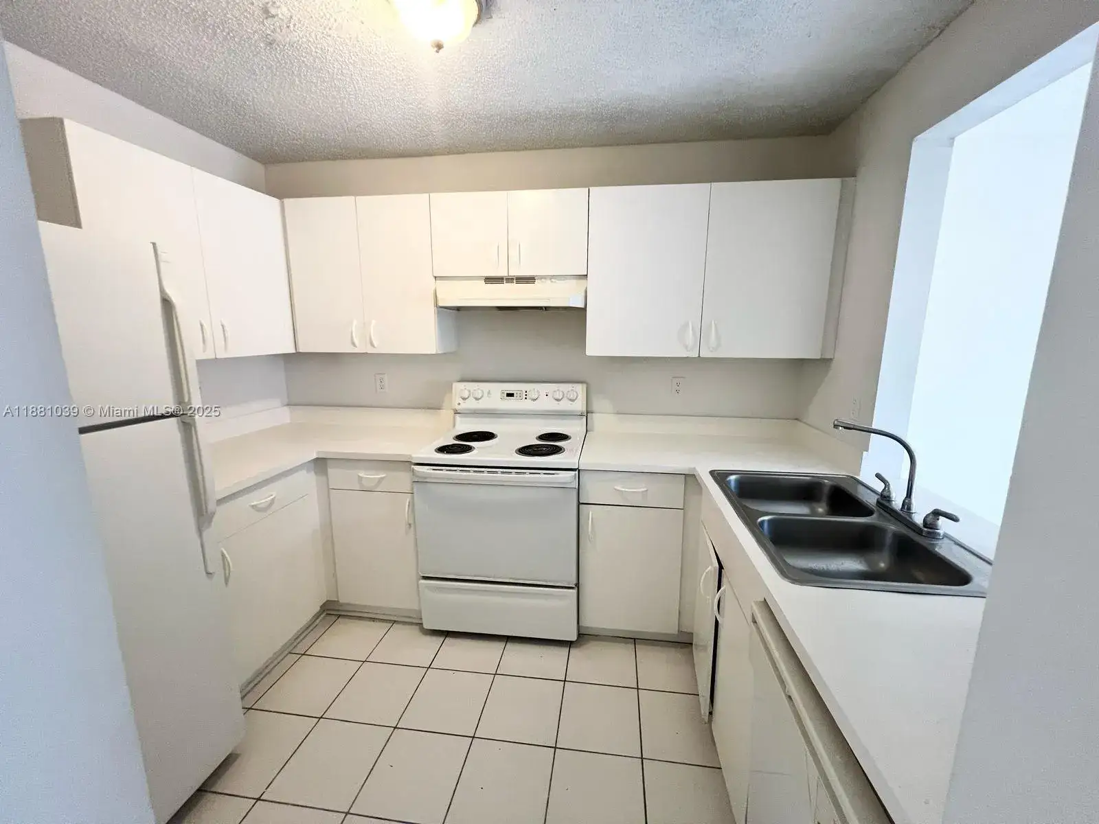 3 bedroom 2 bath Residential for sale at 910 Cypress Way E, Palm Springs FL 33406