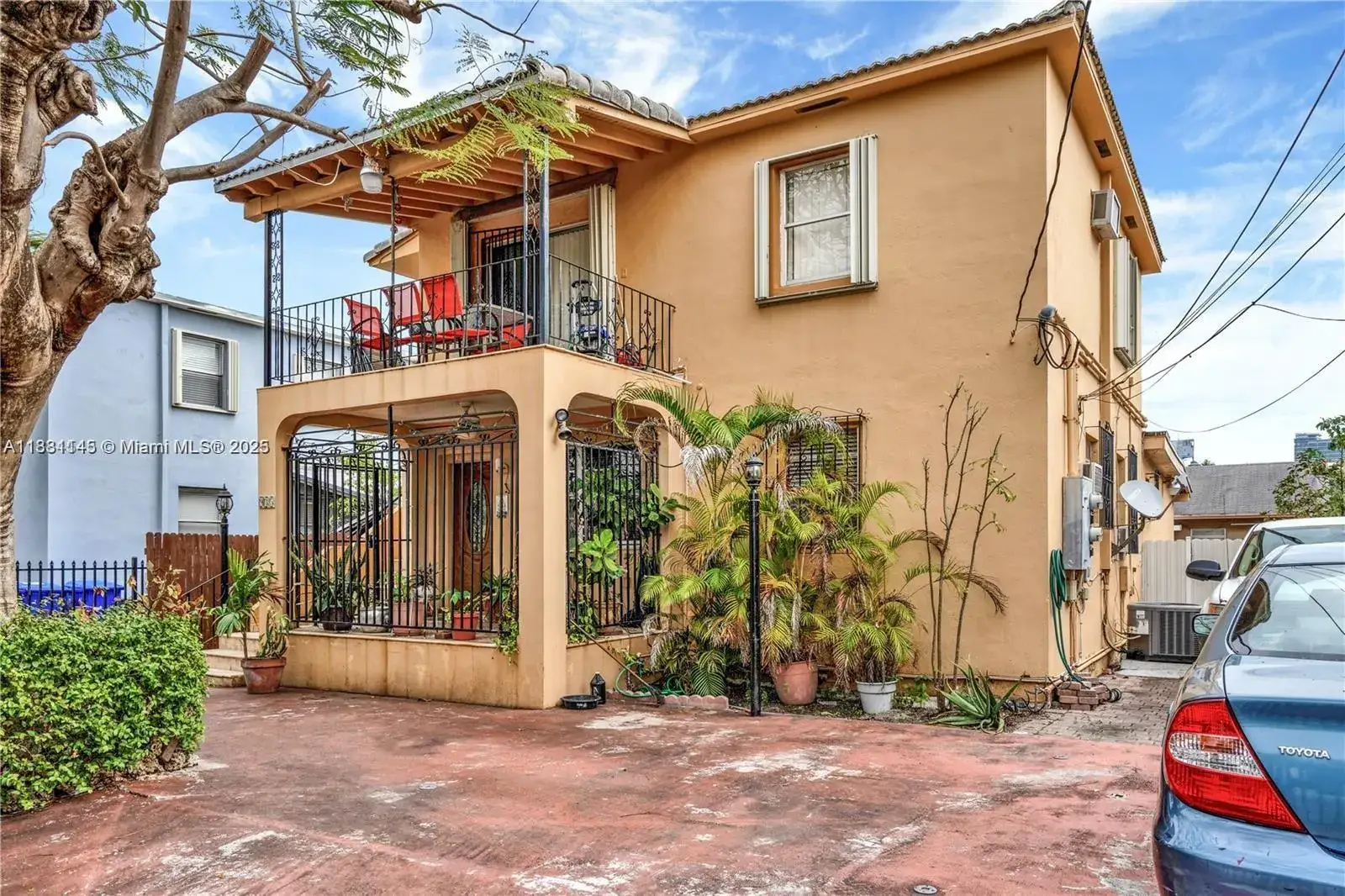 2 bedroom 1 bath Residential Lease for rent at 935 SW 11th Ave, Miami FL 33130