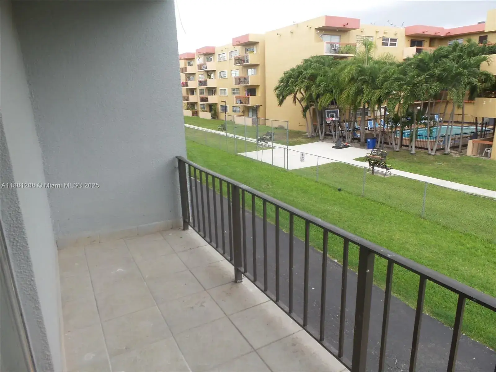 1 bedroom 1 bath Residential for sale at 399 NW 72nd Ave # 209, Miami FL 33126