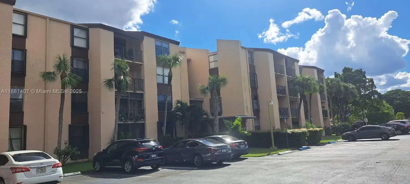 3 bedroom 2 bath Residential for sale at 14601 N Kendall Dr # 405K, Miami FL 33186
