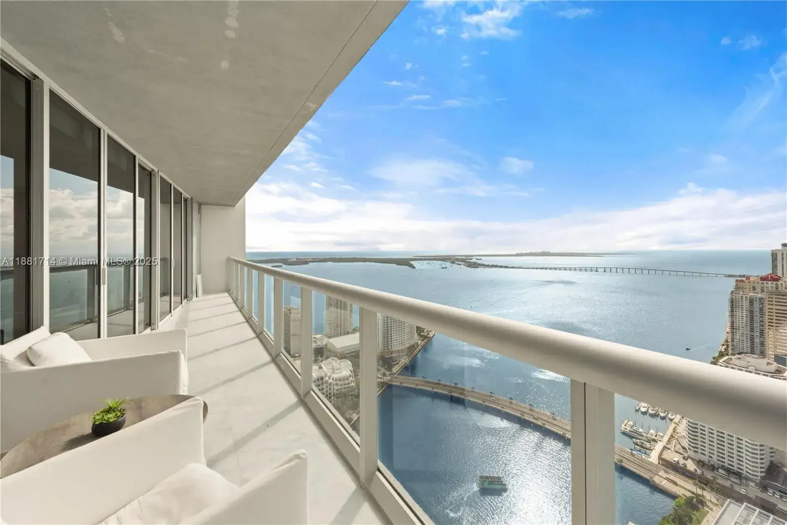 2 bedroom 2 bath Residential Lease for rent at 495 Brickell Ave # 5003, Miami FL 33131