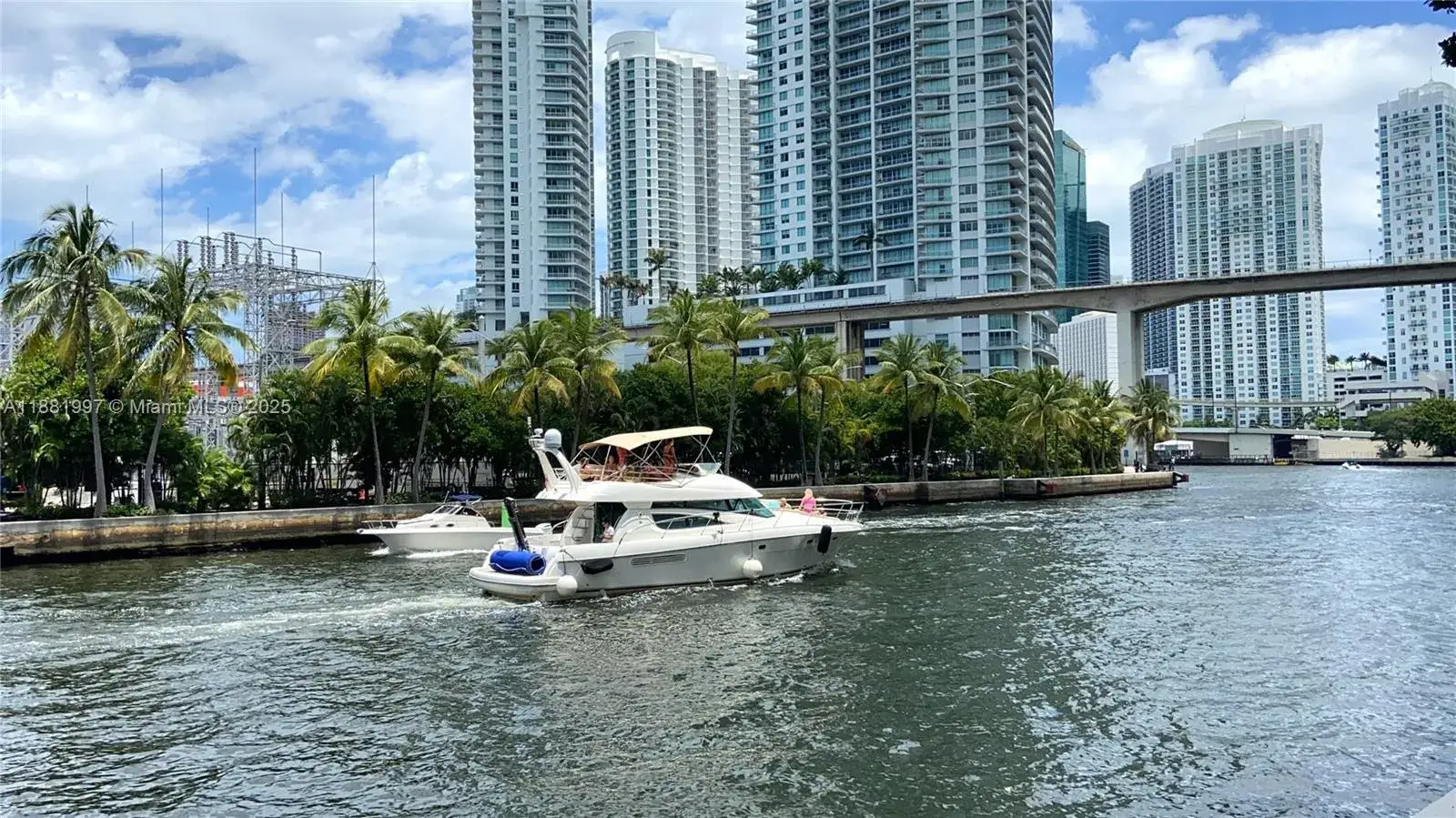 1 bedroom 1 bath Residential for sale at 185 SW 7th St # 3704, Miami FL 33130