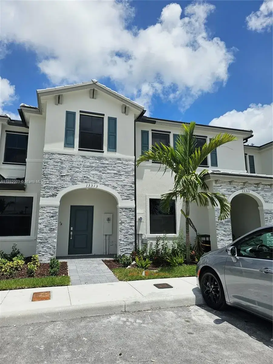 3 bedroom 2 bath Residential Lease for rent at 13313 SW 285th St, Homestead FL 33033
