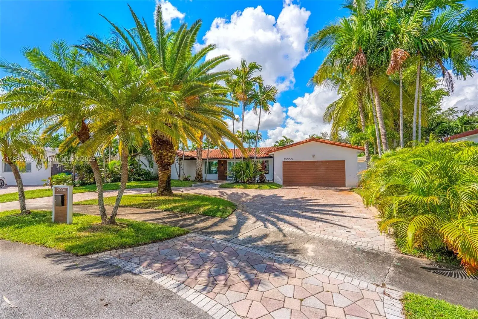 3 bedroom 3 bath Residential for sale at 21000 NE 18th Ct, Miami FL 33179