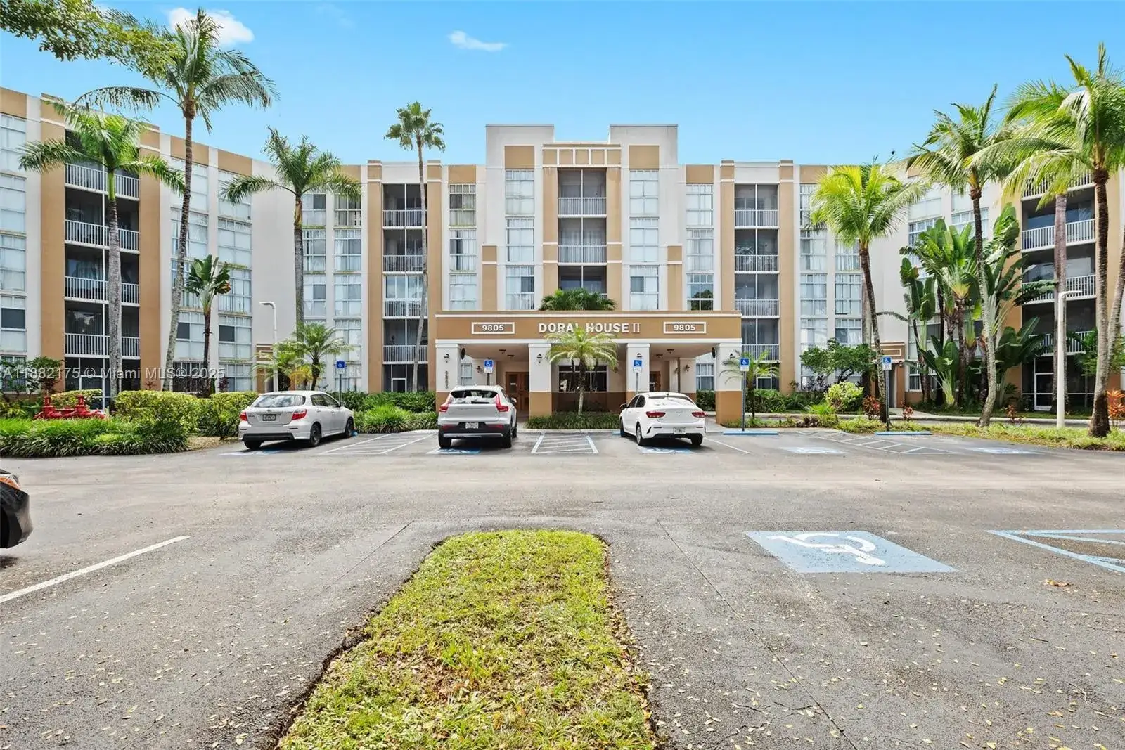 3 bedroom 2 bath Residential for sale at 9805 NW 52nd St # 216, Doral FL 33178