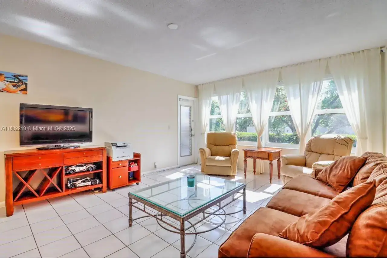 1 bedroom 1 bath Residential for sale at 850 NE 12th Ave # 210, Hallandale Beach FL 33009