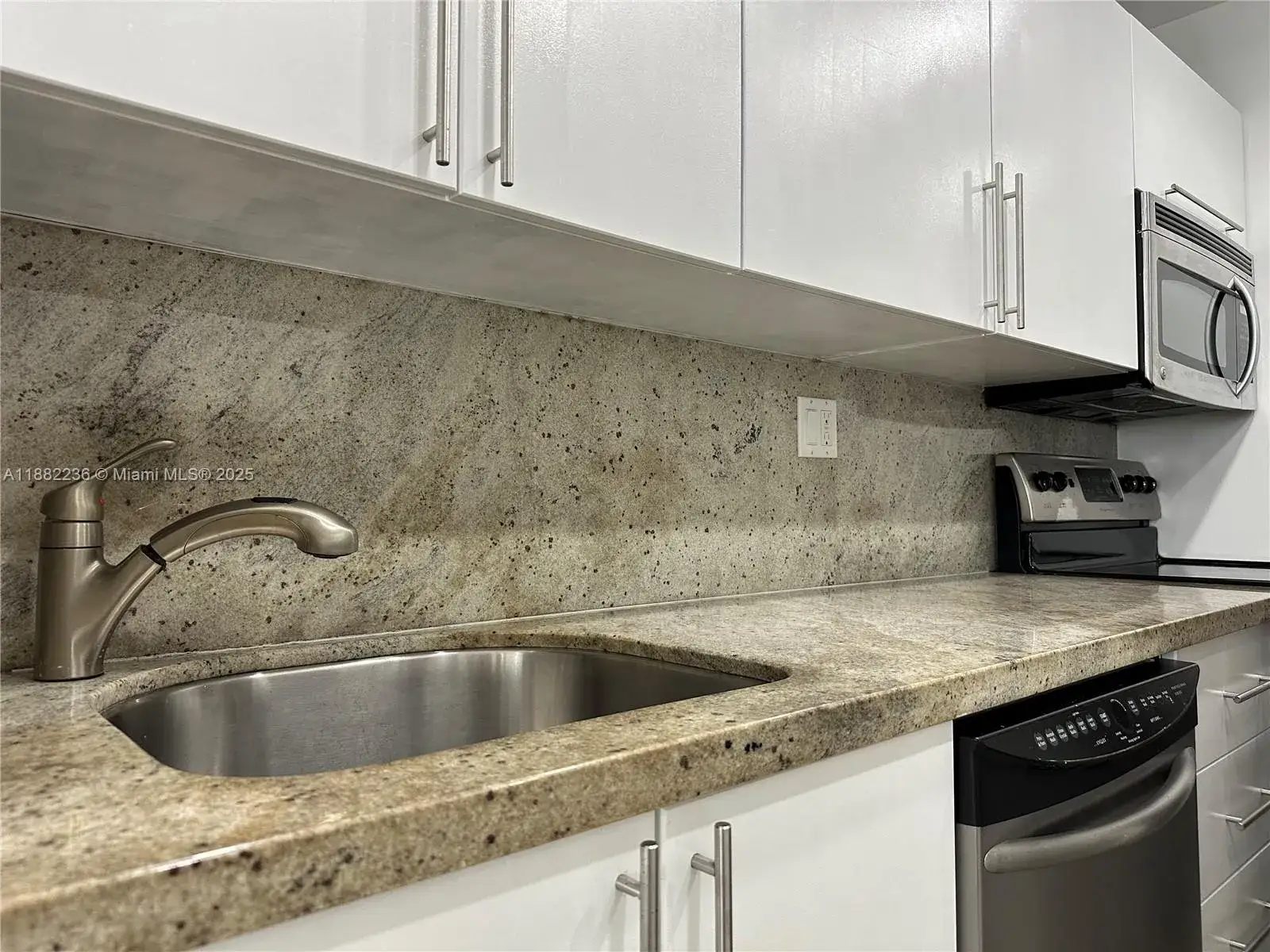 1 bedroom 1 bath Residential for sale at 1130 11th St # 4D, Miami Beach FL 33139