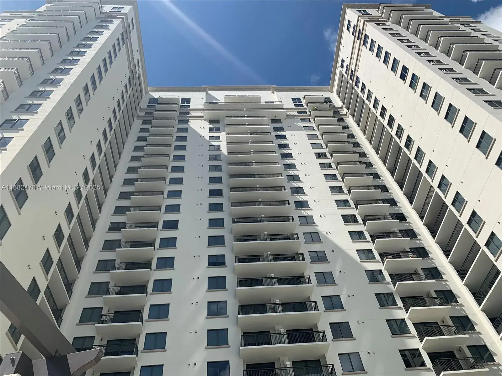 1 bedroom 1 bath Residential for sale at 999 SW 1st Ave # 1703, Miami FL 33130