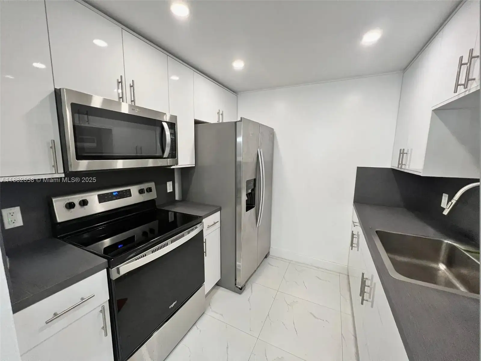 1 bedroom 1 bath Residential for sale at 200 SW 132nd Way # 203L, Pembroke Pines FL 33027