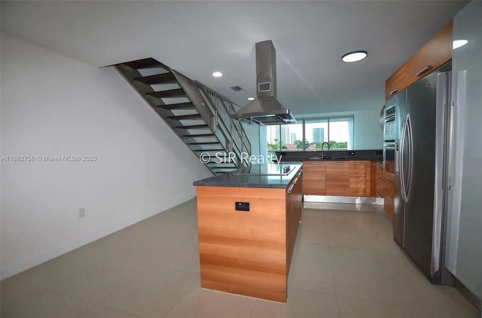 2 bedroom 3 bath Residential for sale at 2950 NE 188th St # 336, Aventura FL 33180