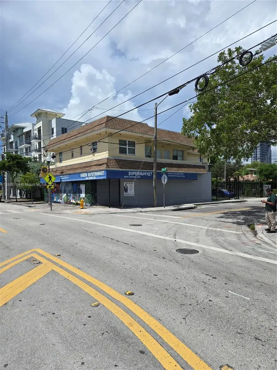 Commercial Sale for sale at 3380 Plaza St, Miami FL 33133