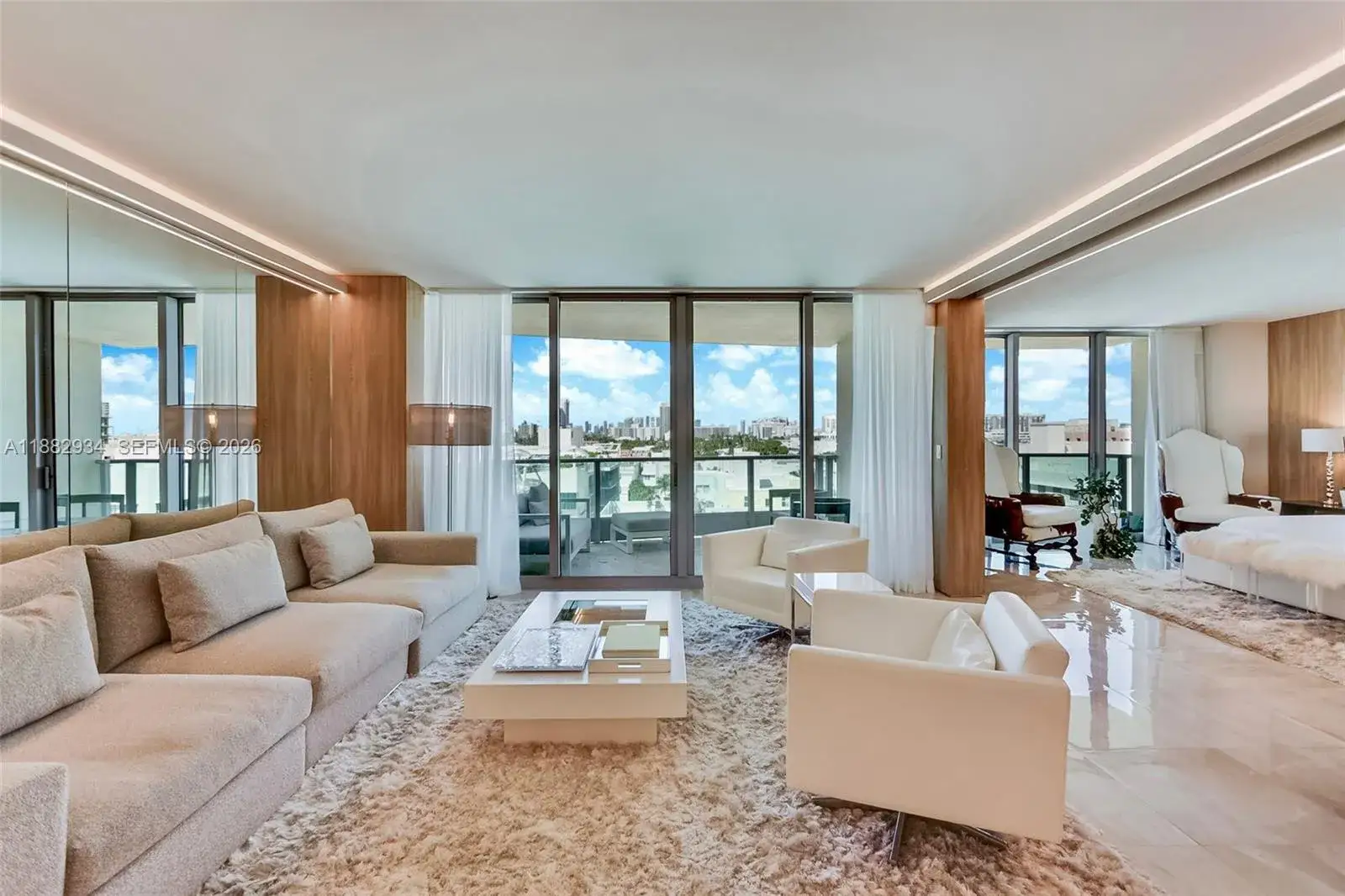 1 bedroom 2 bath Residential for sale at 1455 Ocean Dr # 811, Miami Beach FL 33139