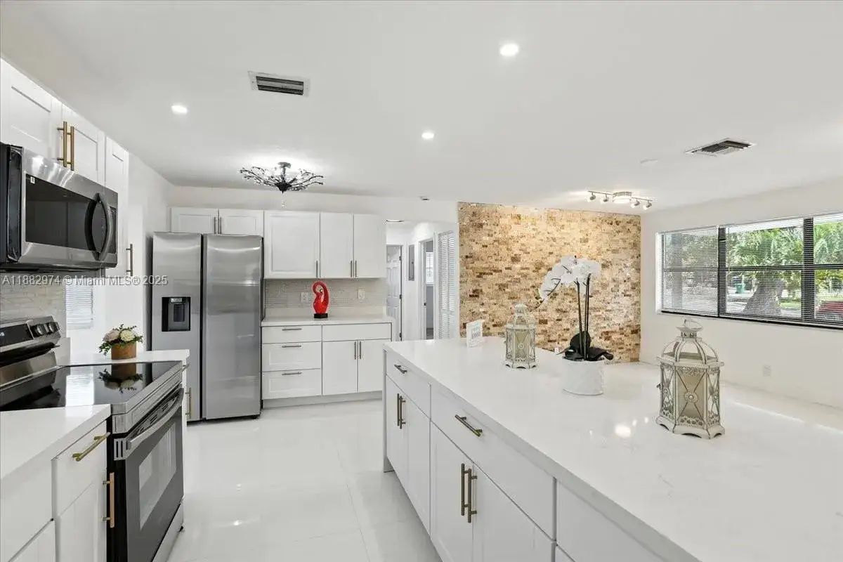 3 bedroom 2 bath Residential for sale at 9207 SW 49th Pl, Cooper City FL 33328