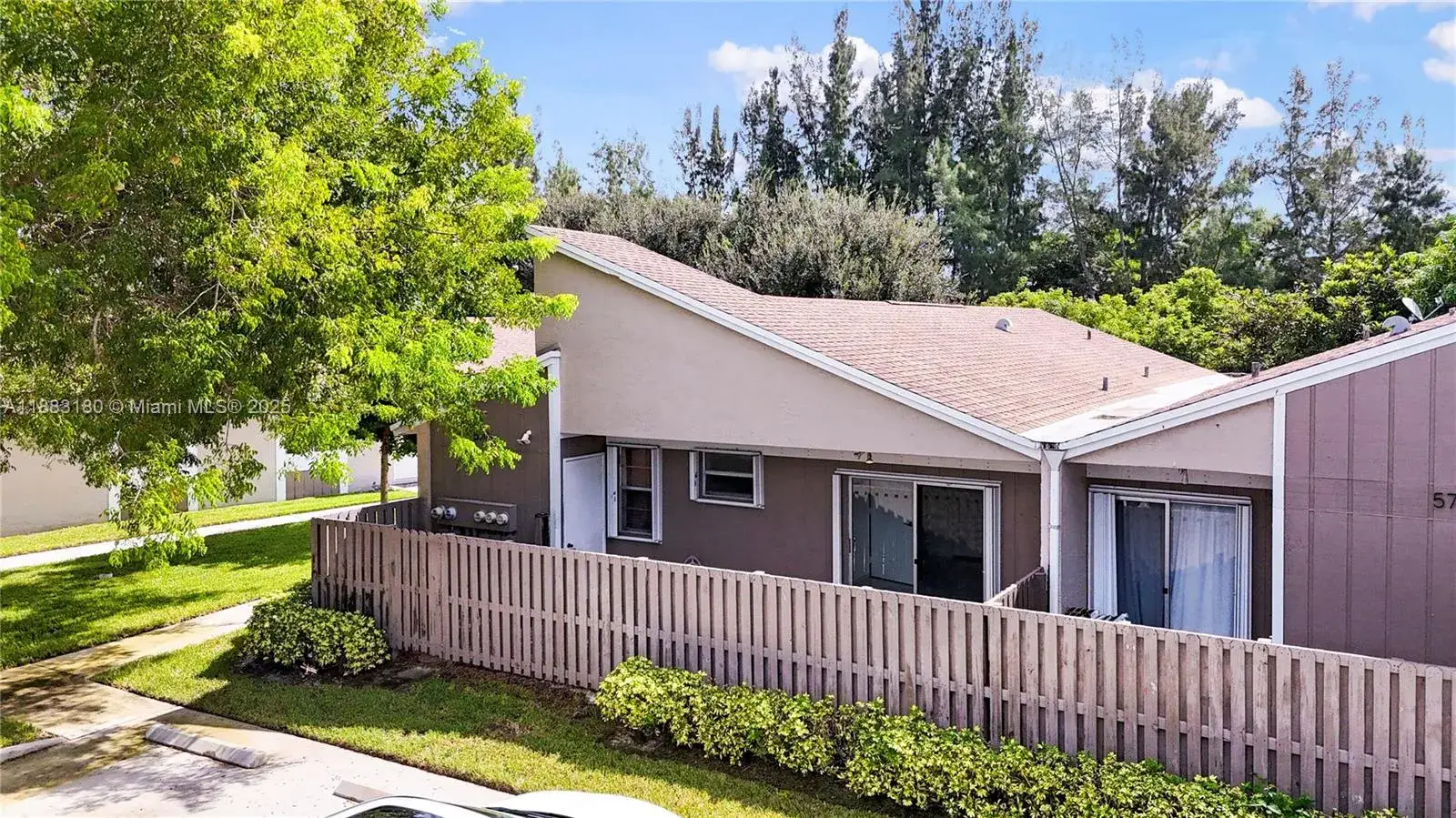 570 Woodgate Cir # A, Sunrise FL 33326