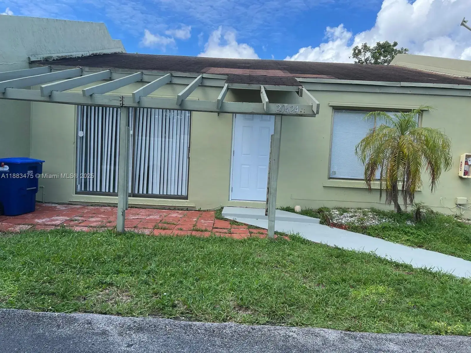 2 bedroom 2 bath Residential Lease for rent at 20424 NW 15th Ave # 6, Miami Gardens FL 33169
