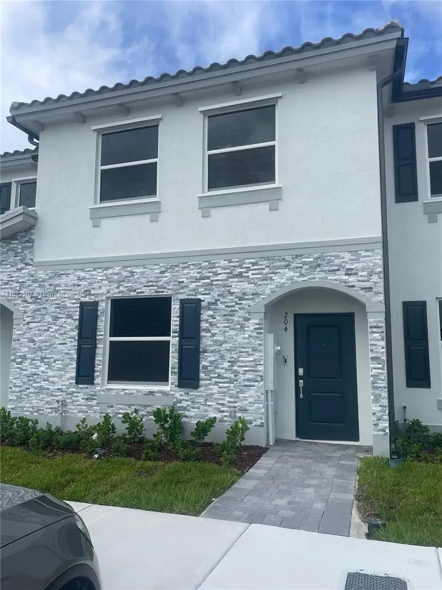 3 bedroom 2 bath Residential Lease for rent at 204 SE 10th Ct, Florida City FL 33034