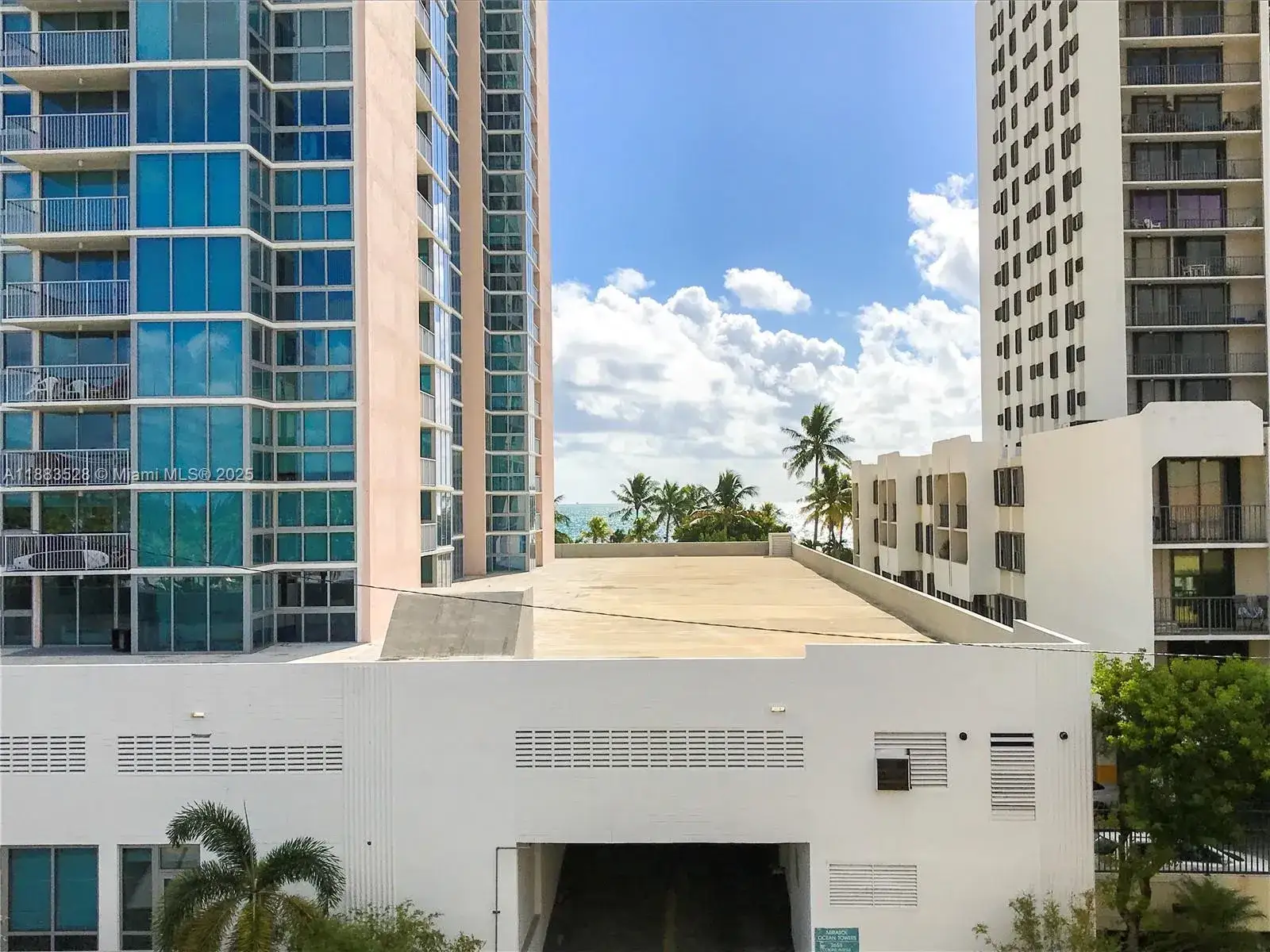 2 bedroom 2 bath Residential Lease for rent at 2642 Collins Ave # 406, Miami Beach FL 33140