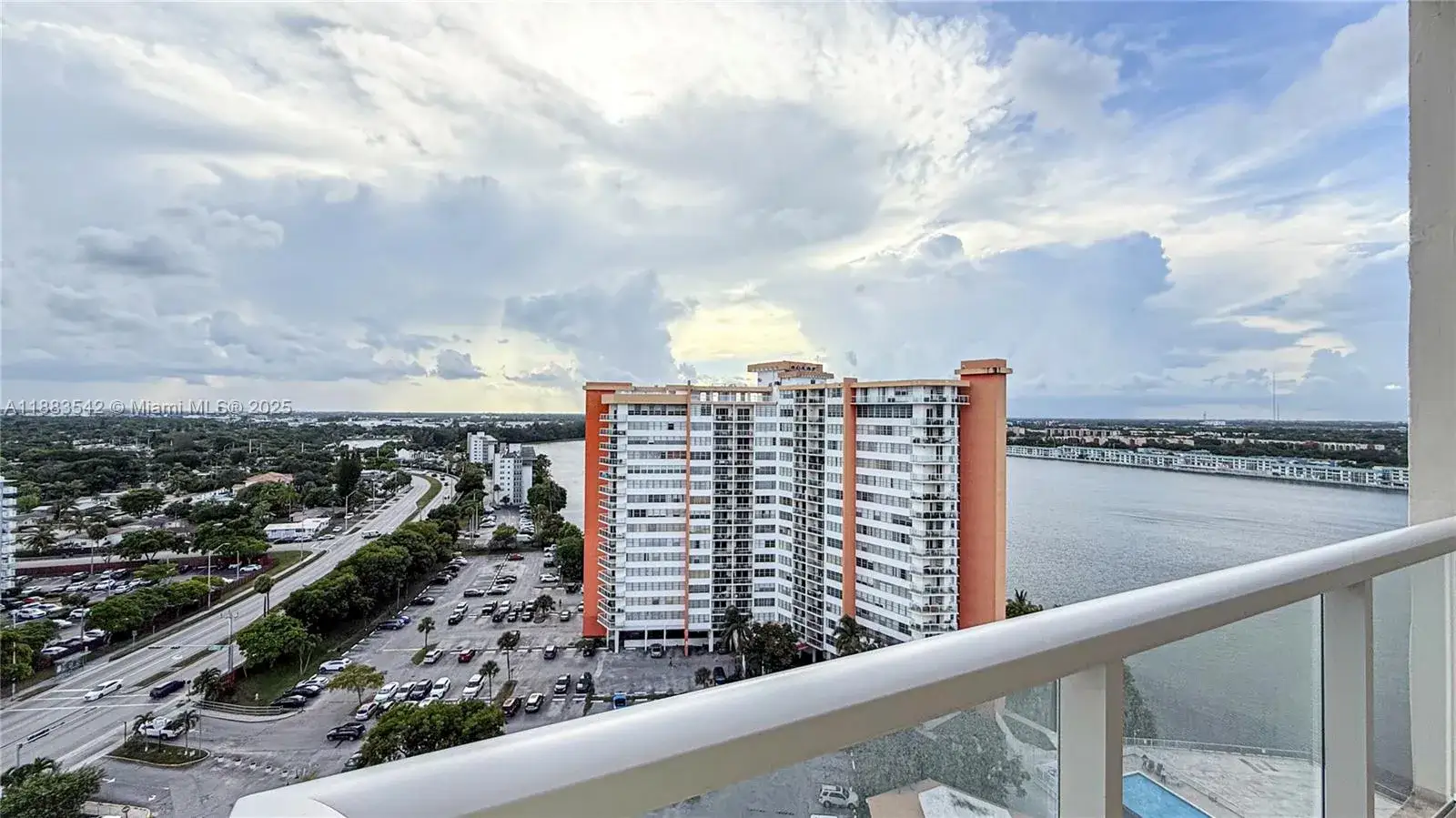 1 bedroom 1 bath Residential for sale at 1351 NE Miami Gardens Dr # 1701E, Miami FL 33179
