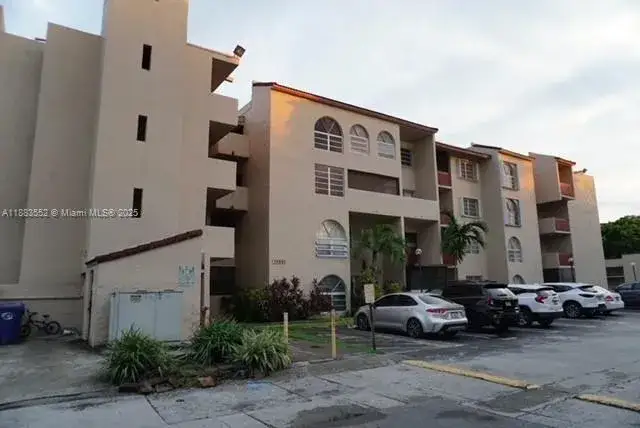 3 bedroom 2 bath Residential for sale at 10661 SW 108th Ave # 3B, Miami FL 33176