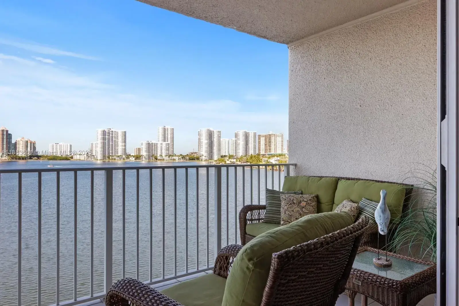 2 bedroom 2 bath Residential for sale at 18260 N Bay Rd # 516, Sunny Isles Beach FL 33160