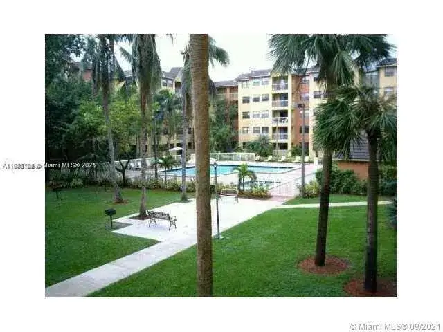 2 bedroom 2 bath Residential for sale at 8290 Lake Dr # 250, Doral FL 33166
