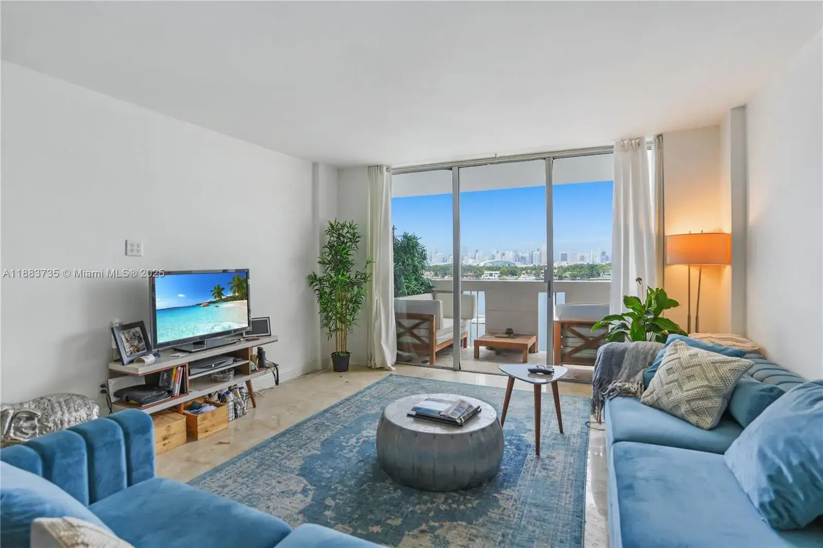 1 bedroom 1 bath Residential Lease for rent at 800 West Ave # 927, Miami Beach FL 33139