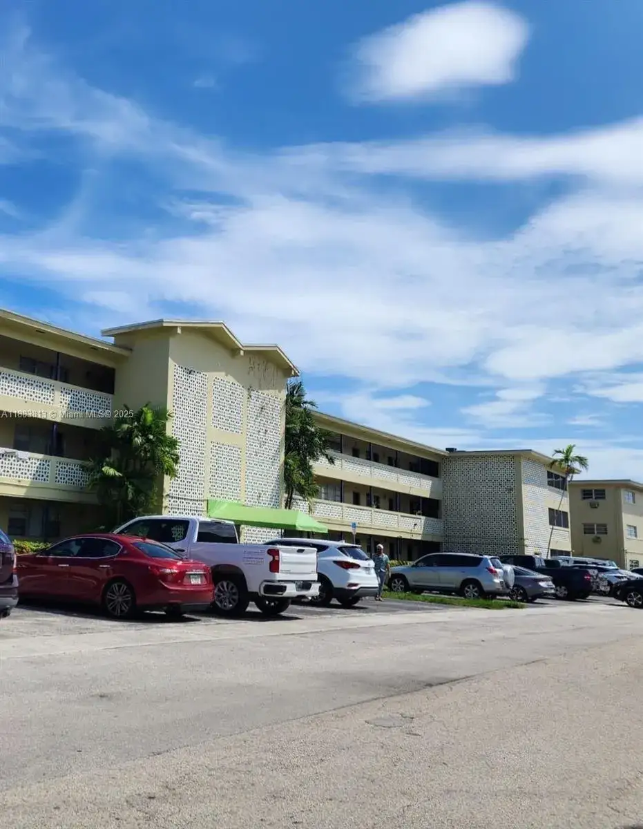 2 bedroom 2 bath Residential Lease for rent at 11960 NE 19th Dr # 10, North Miami FL 33181