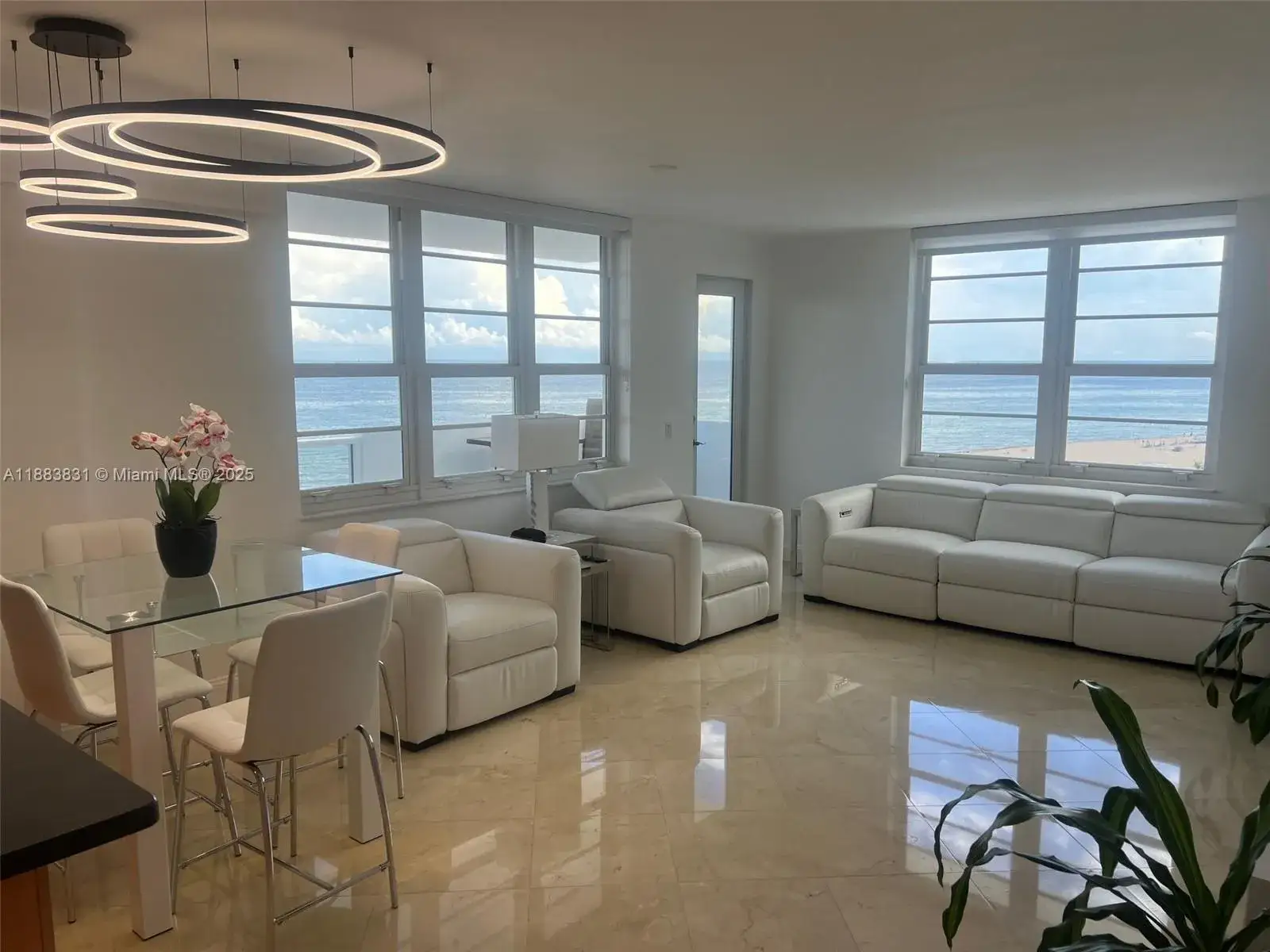 2 bedroom 2 bath Residential Lease for rent at 100 Lincoln Rd # 848, Miami Beach FL 33139