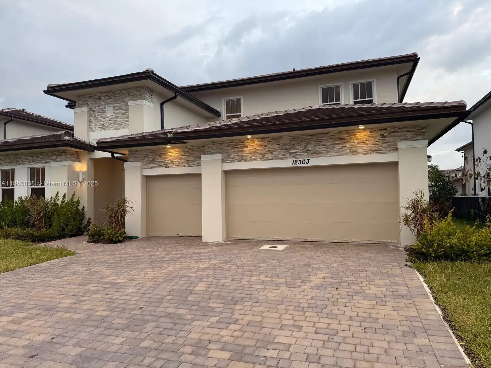 4 bedroom 3 bath Residential Lease for rent at 12303 SW 44th St # 0, Davie FL 33330