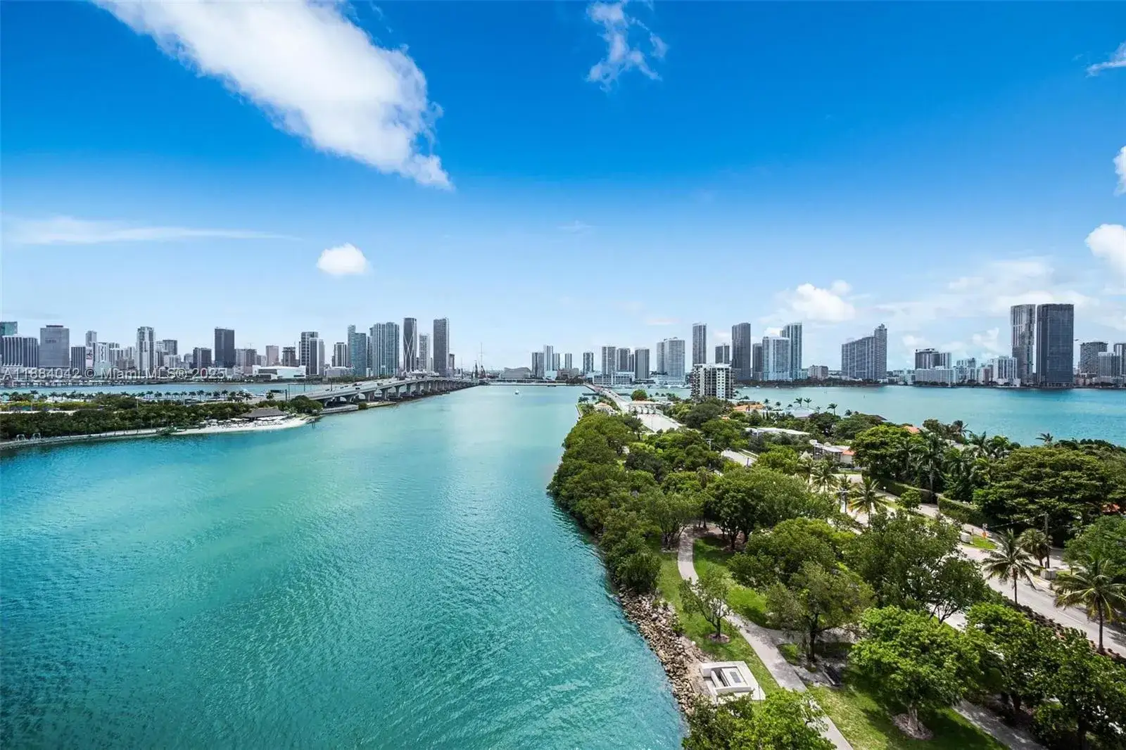 1 bedroom 1 bath Residential for sale at 1000 Venetian Way # 1108, Miami FL 33139