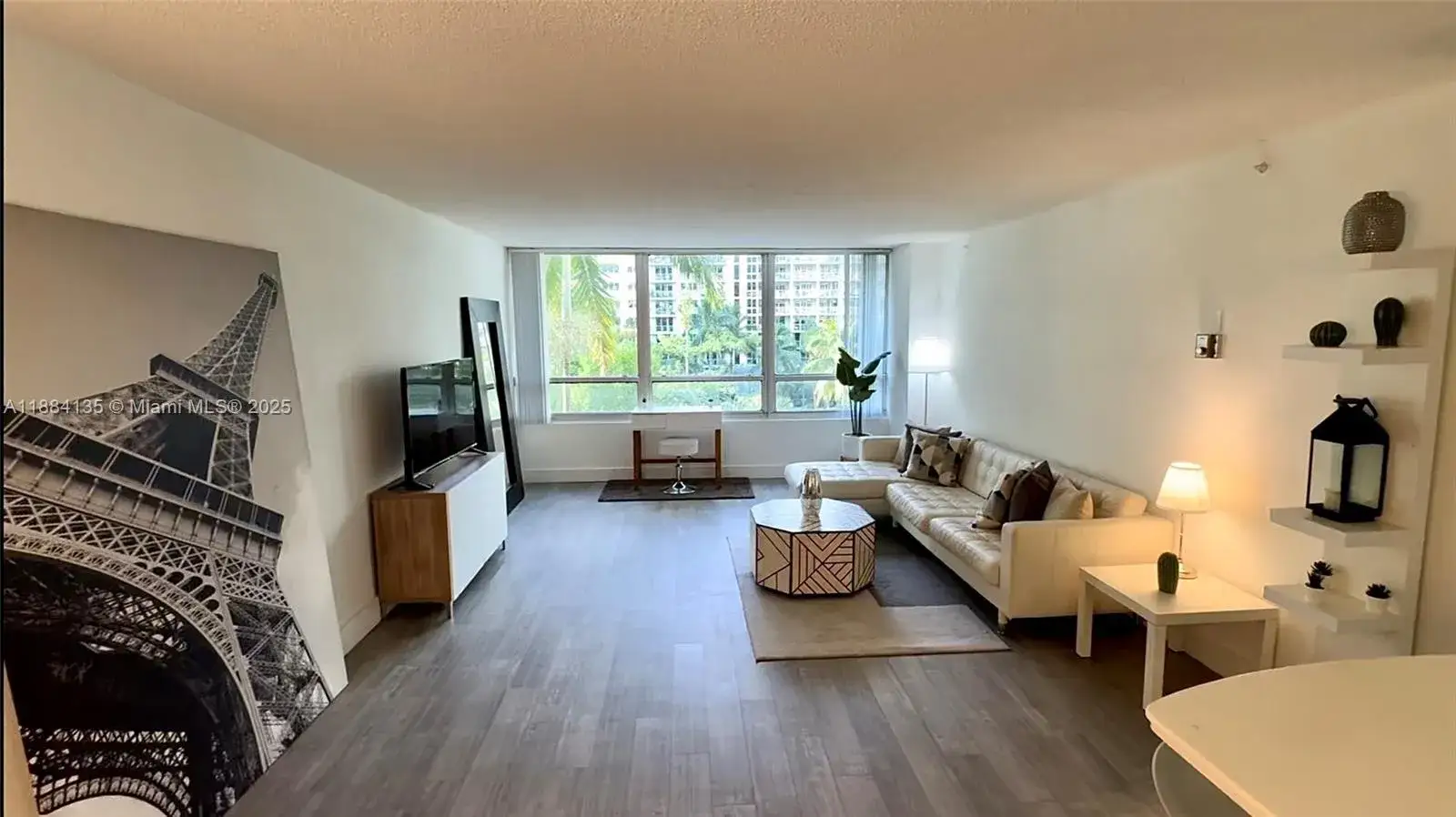 1 bedroom 1 bath Residential Lease for rent at 1500 Bay Rd # 450S, Miami Beach FL 33139