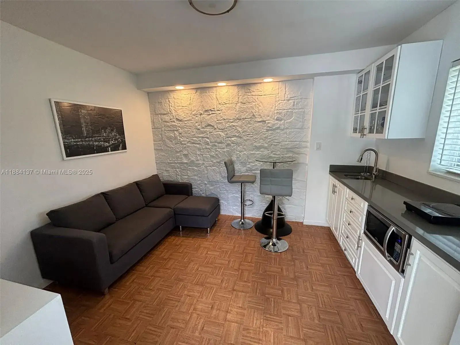 1 bedroom 1 bath Residential Lease for rent at 14615 N Miami Ave # 1, Miami FL 33168