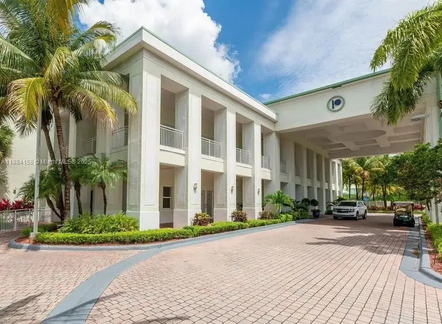 1 bedroom 2 bath Residential for sale at 5300 NW 87th Ave # 701, Doral FL 33178
