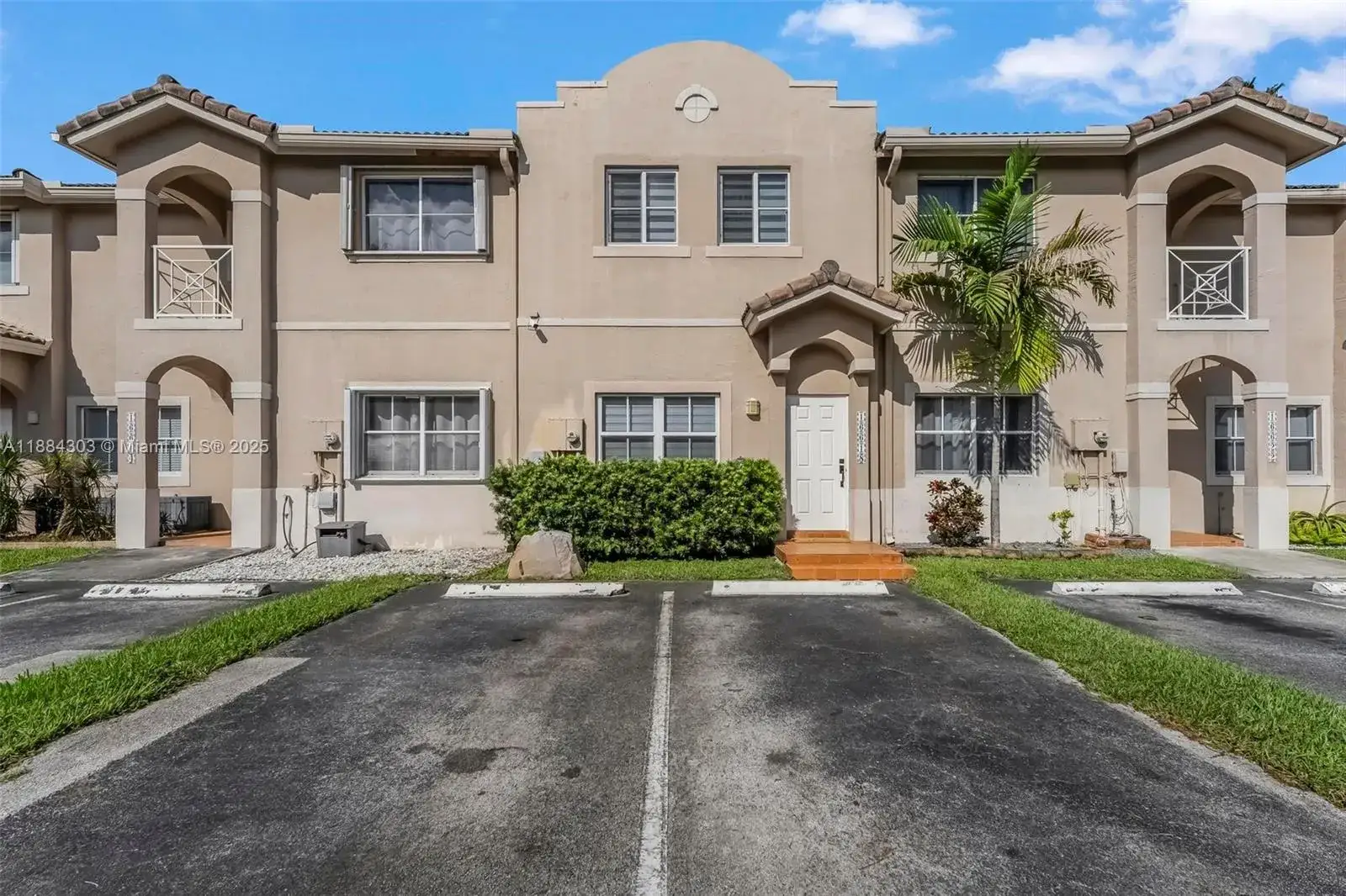 2 bedroom 2 bath Residential for sale at 16618 NW 71st Ave, Miami Lakes FL 33014