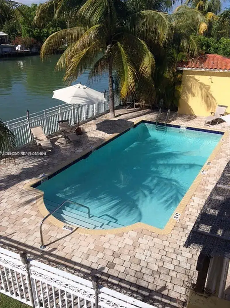 1 bedroom 1 bath Residential Lease for rent at 4812 Pine Tree Dr # 205, Miami Beach FL 33140