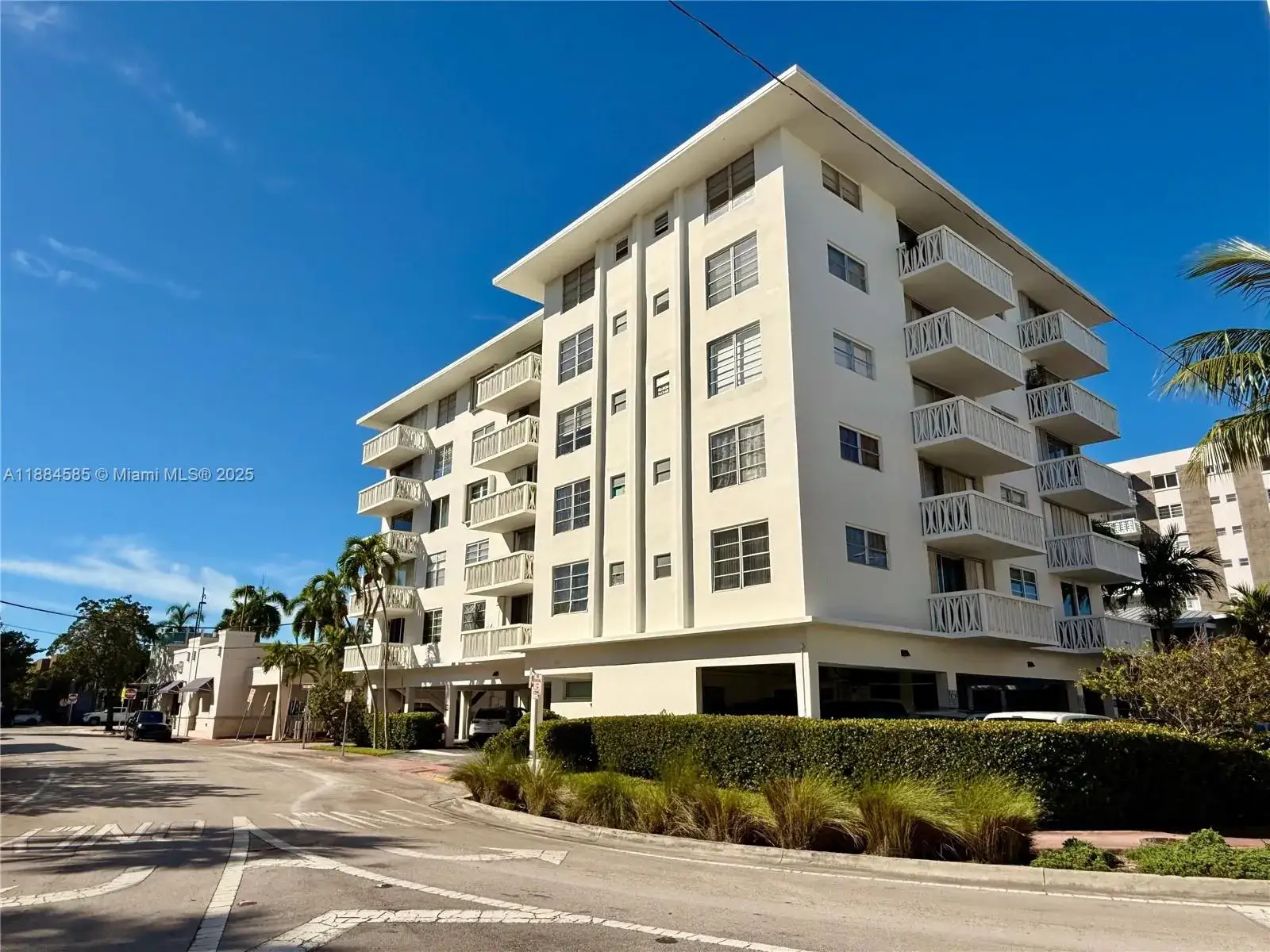 1 bedroom 1 bath Residential for sale at 4142 N Jefferson Ave # 4D, Miami Beach FL 33140