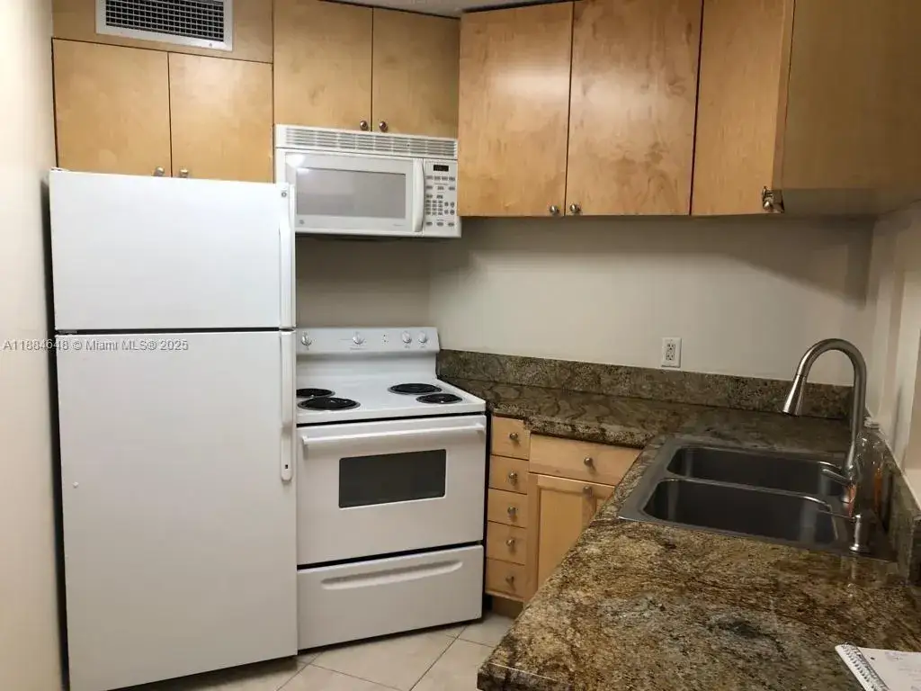 2 bedroom 2 bath Residential for sale at 215 Lake Pointe Dr # 103, Oakland Park FL 33309
