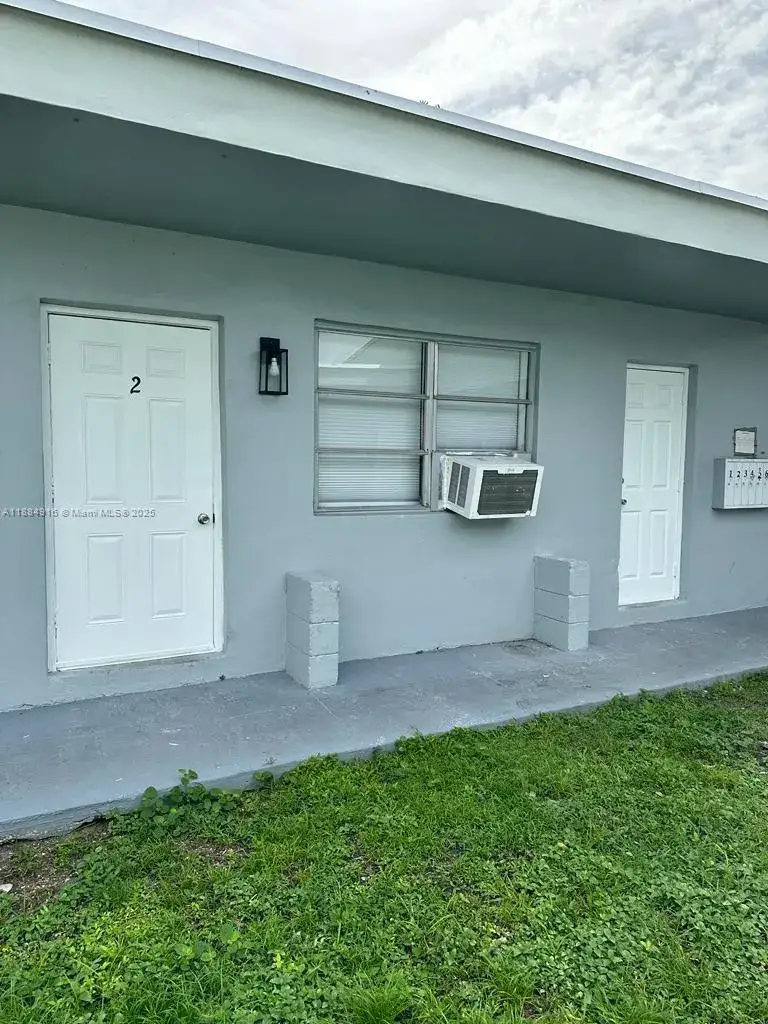 1 bedroom 1 bath Residential Lease for rent at 6025 Polk St # 2, Hollywood FL 33024