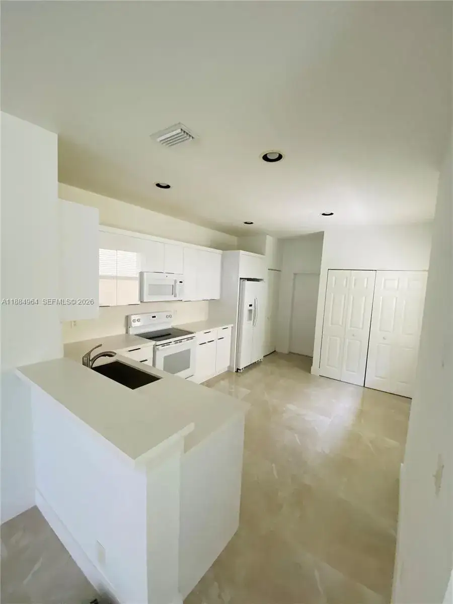 4 bedroom 2 bath Residential Lease for rent at 2433 Pasadena Way, Weston FL 33327