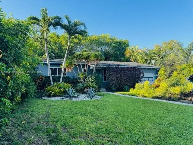 2 bedroom 2 bath Residential for sale at 8501 E Dixie Hwy, Miami FL 33138