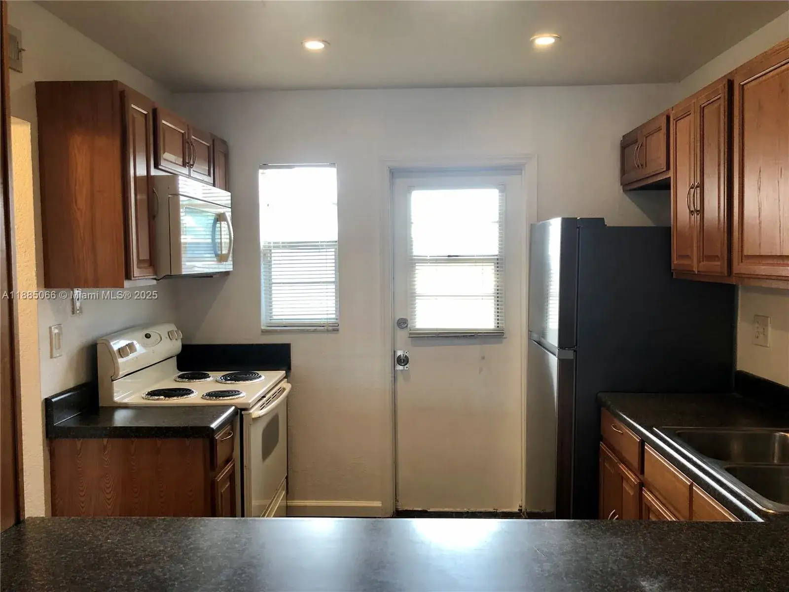 1 bedroom 1 bath Residential for sale at 8121 SW 24th Ct # 304, Davie FL 33324