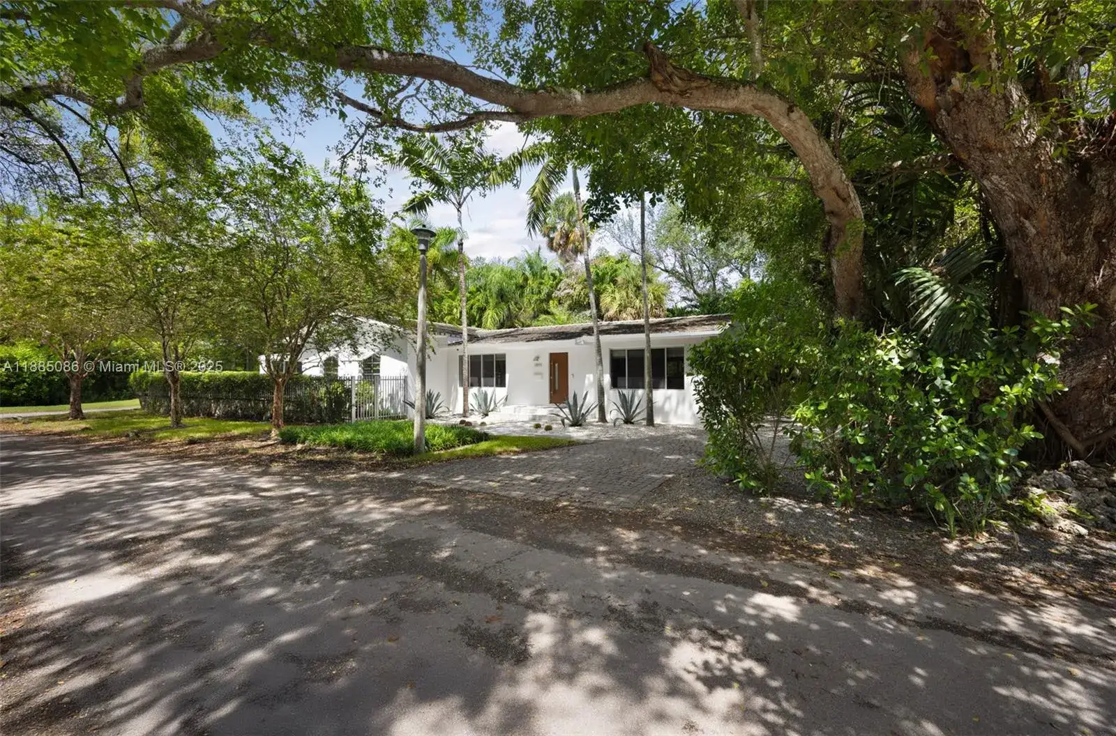 3 bedroom 2 bath Residential Lease for rent at 3894 Main Hwy, Miami FL 33133