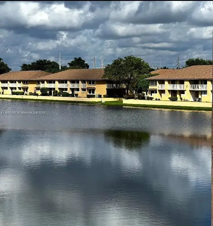 2 bedroom 2 bath Residential for sale at 415 NW 210th St # 206, Miami Gardens FL 33169